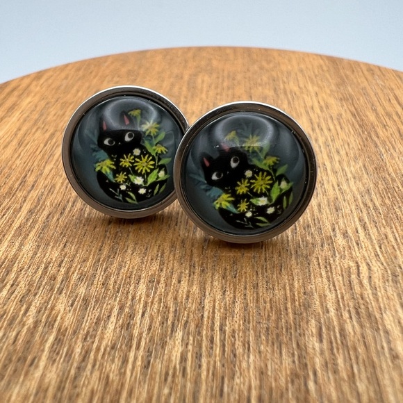 Classic Edgy Round & Square Stud Earring Set- Cat Stud Earrings - Picture 14 of 15